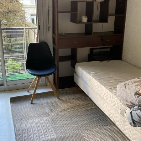 Loue studio meublé avec balcon