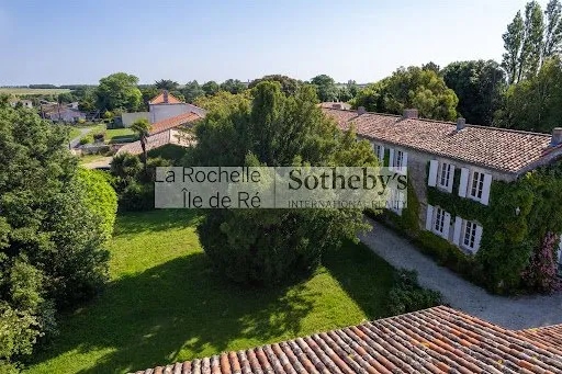 Maison 8 pièces 235 m²