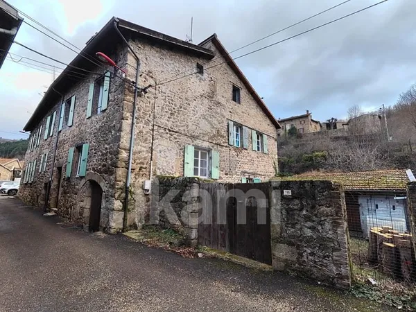 Habitation principale avec revenus locatifs possibles 327