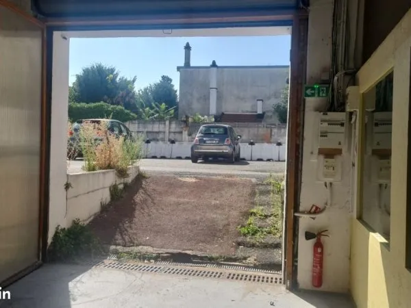 Local commercial 210 m²