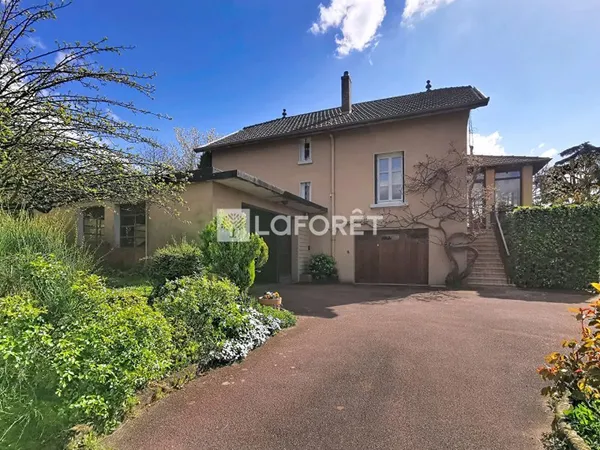 Maison Neuville Sur Saône 7 pièces 137 m2, Élégante maison familiale avec jardin, à deux pas du cent