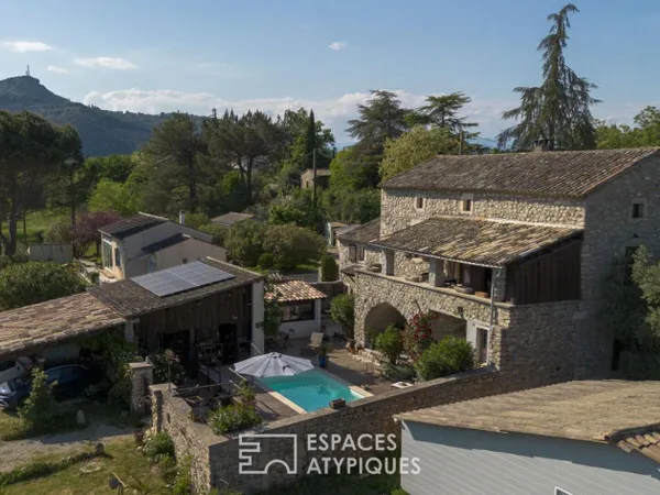 Bergerie de caractère rénovée du XVIIIème siècle avec vue,piscine et carport