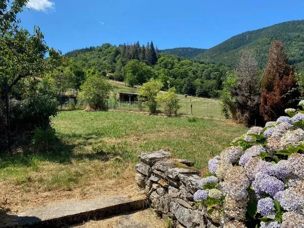 Maison en pierre sur sous sol complet avec terrain 610m2