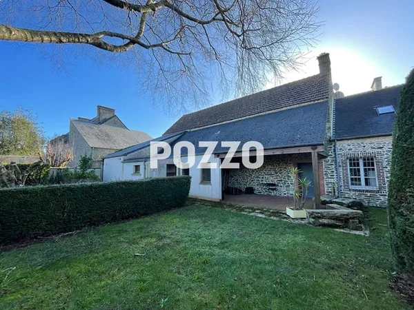 Ensemble immobilier à réhabiliter à Quettehou, 5 pièces avec jardin clos en centre-ville