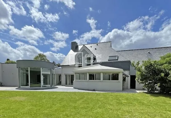 Maison 8 pièces 264 m²