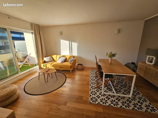 Superbe appartement meublé, centre ville au calme, double terrasse, garage