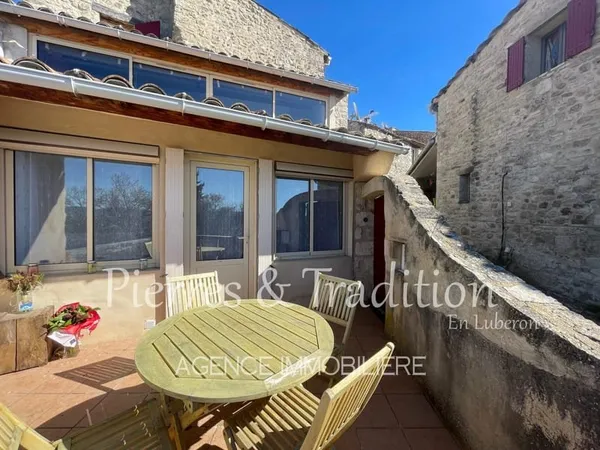 A louer, Bel appartement T3 avec terrasse à Reillanne