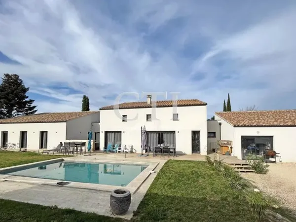 Villa de standing de 180 m² en grande partie de plain-pied