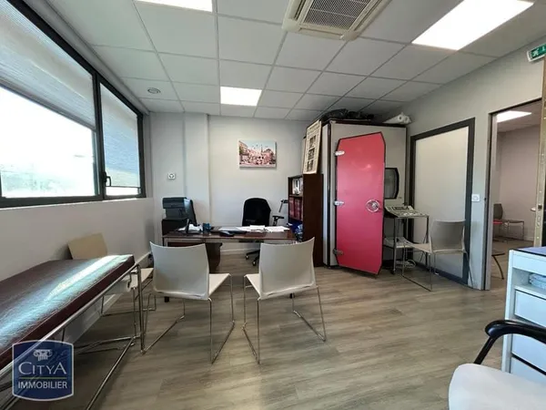 Local professionnel 2 pièces 52 m²