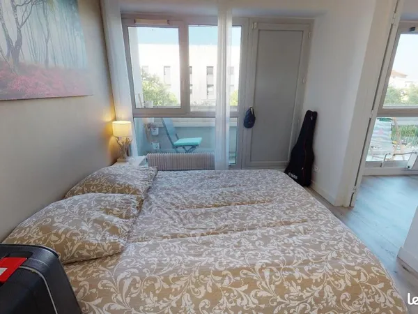 Chambre 6 pièces 84 m²