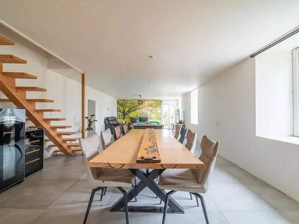 Maison 8 pièces 221 m²
