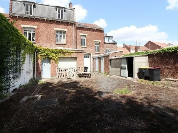 IDEAL INVESTISSEUR OU PROFESSIONNEL ENSEMBLE IMMOBILIER A FORT POTENTILE A DEUX DU CENTRE VILLE