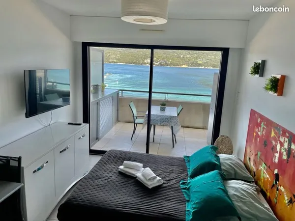 Studio+ terrasse pied dans l'eau