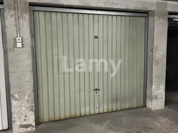 Garage/box 10 m² Lyon