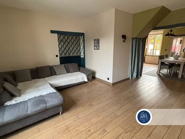 Charmante maison rénovée et arborée en plein bourg d'Arnage