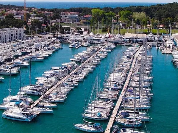 Appartement T1 de 22m2 avec loggia exposé plein sud en bord de mer au Pin Rolland