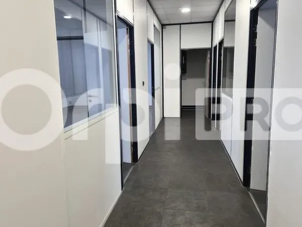 Bureau 110 m²