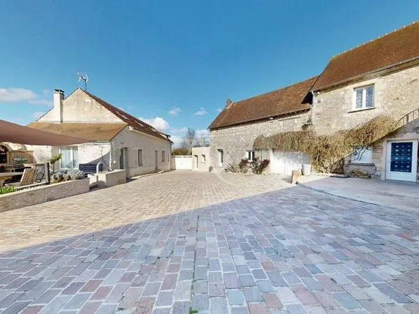 Propriété de caractère dans un village recherché du Vexin