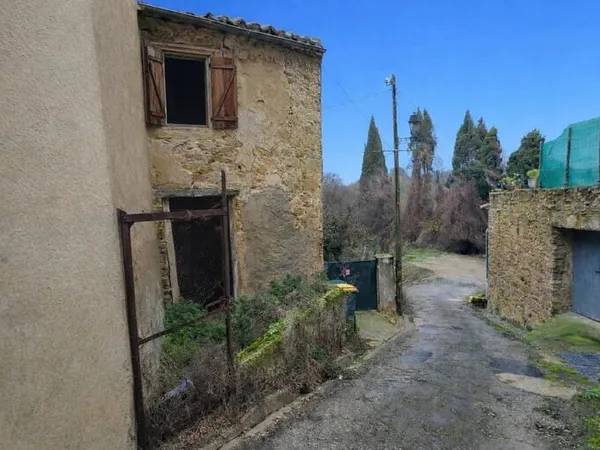 REMISE EN PIERRE A AMENAGER EN HABITATION DE TYPE 2