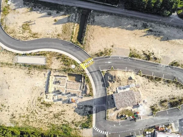 Terrain 548 m²