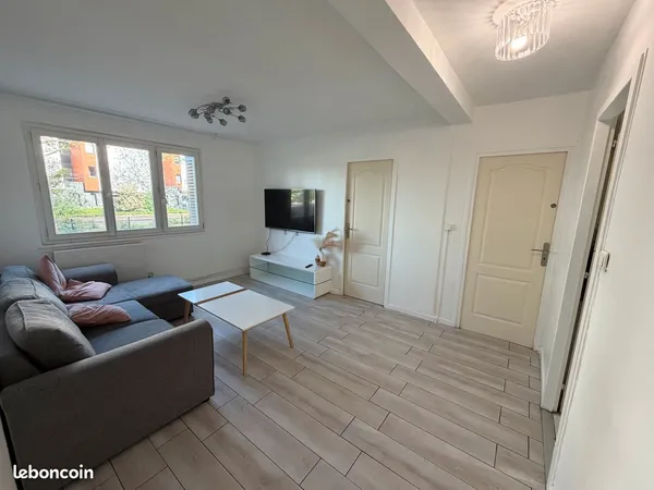 COLOCATION METRO PARILLY entre femmes