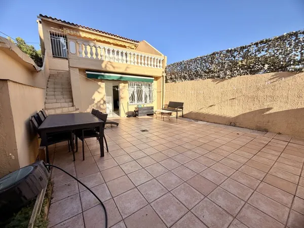 Maison de ville T3 de 104m2 avec cour et terrasse