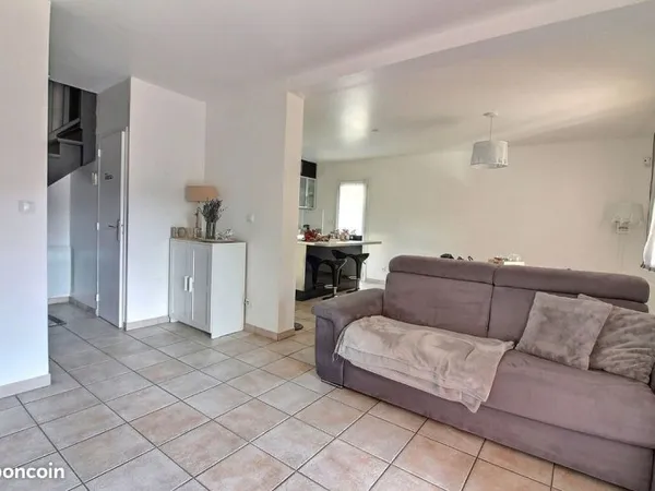 Maison T4 80m2 sur parcelle 310m2 env. Calme absolu, Garage, vue imprenable sur le Pilon du Roy. Sec