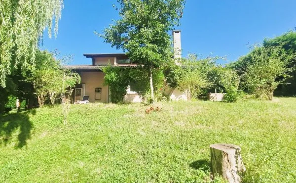 Propriété familiale de 248m² – 9pièces – Cadre verdoyant sans vis-à-vis – Terrain de 1 479 m² – Vill