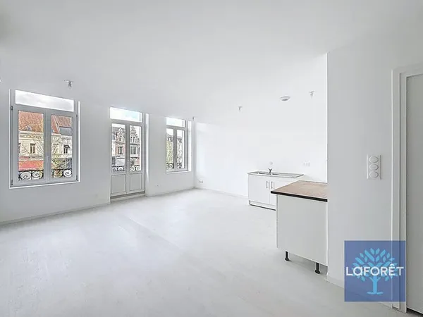 Appartement 4 pièces 99,05 m² - Sur la place de Saint-Amand-les-Eaux