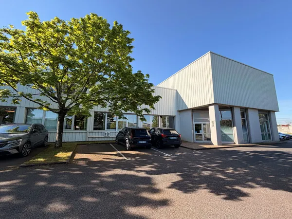 Local industriel 1400 m²
