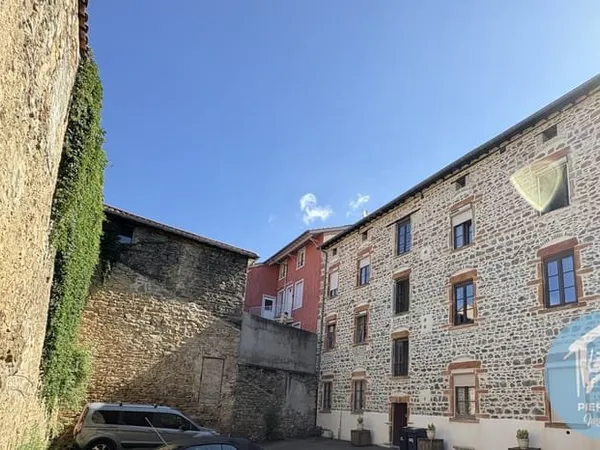 TARARE - T4 TRAVERSANT DERNIER ETAGE + PARKING ET CAVE
