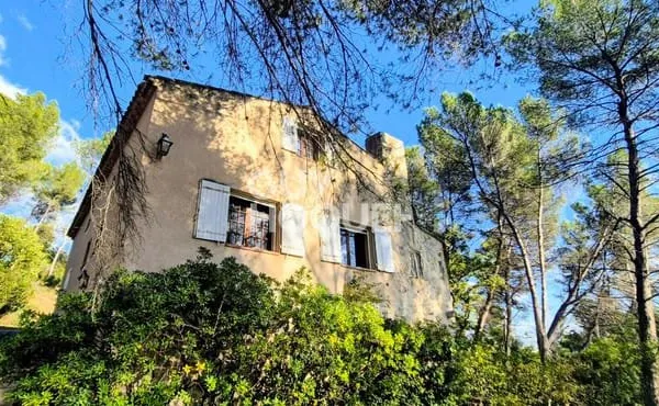 Aix En Provence- 13090-Maison familiale de type 6 pièces sur parcelle de 5866 m2