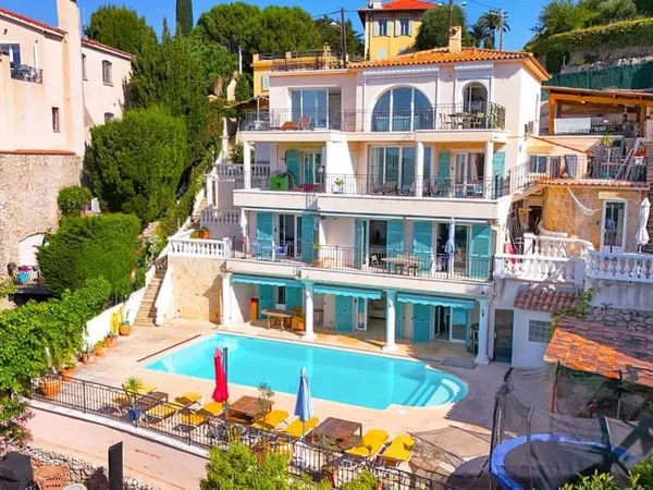 Maison 9 pièces 360 m²