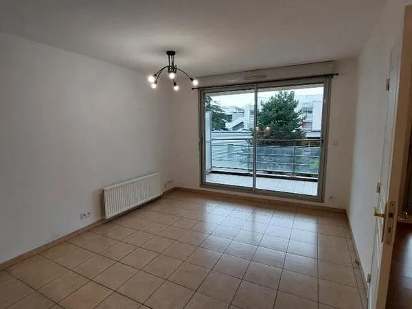 Beau T2 récent avec garage fermé secteur Marivaux proche Léo