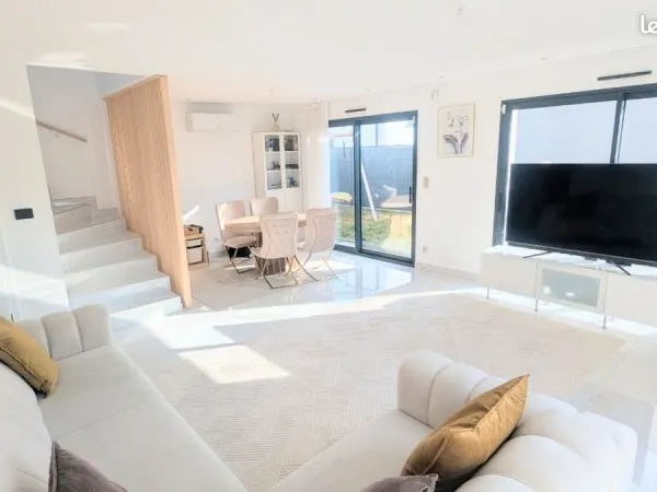 Maison contemporaine récente - env. 165 m² utiles - DPE A - Prestations de qualité - Proche Bâle/Neu