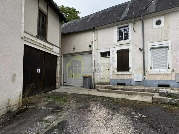 Garage de 76m² en plein cur de Saint Martin d'Auxigny