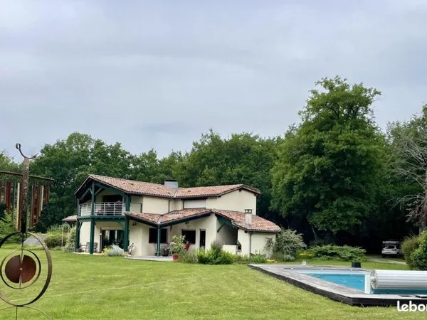 Propriété 10 pièces 245 m²