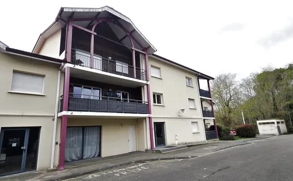 Appartement T3 avec balcon et deux places de parking / Sang