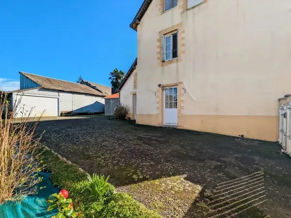 A VENDRE MAISON ASTILLE 53230