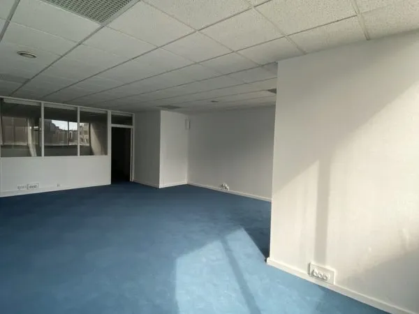 Ensemble de bureaux de 380m² - Tour du Reuze
