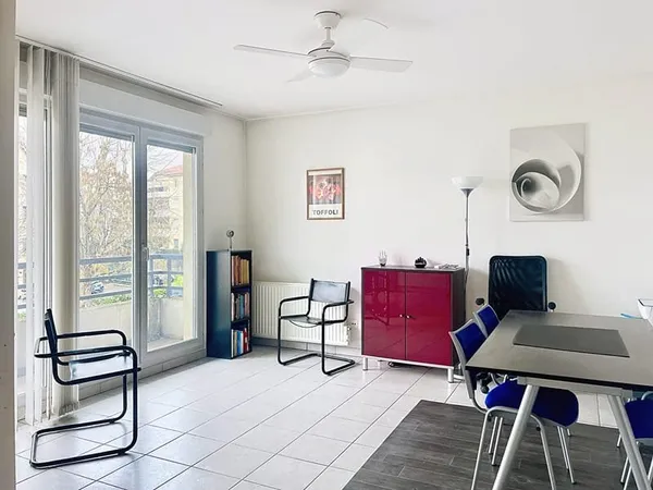 Appartement Decines Charpieu 2P de 44m² avec balcon et garage