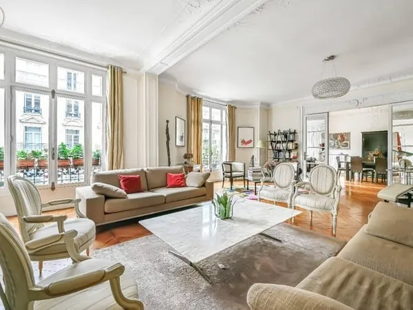 Appartement 8 pièces 253 m²