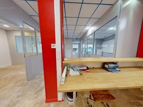 Commerce 90 m²