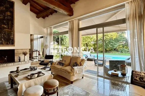 Maison 7 pièces 214 m²