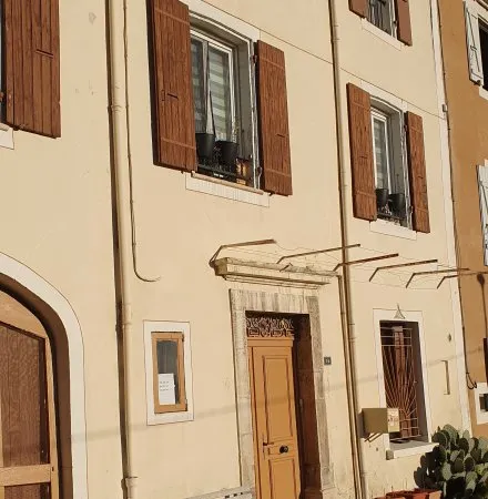 Grande maison de village avec garage
