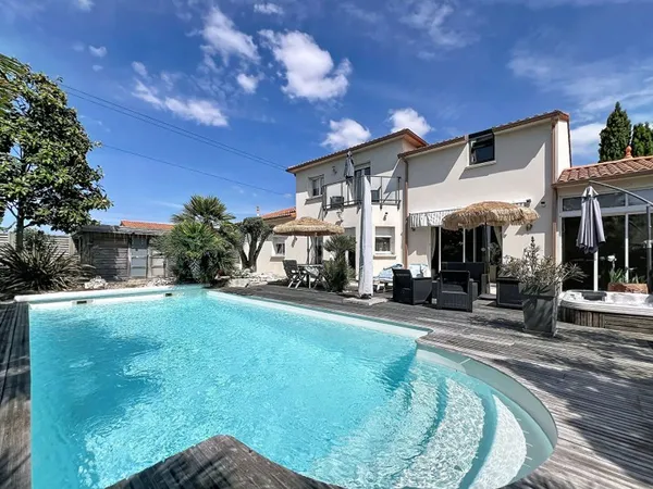 Maison Cholet 7 pièces 220 m2