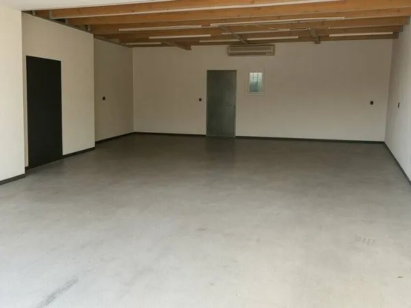 Entrepôt 90 m²