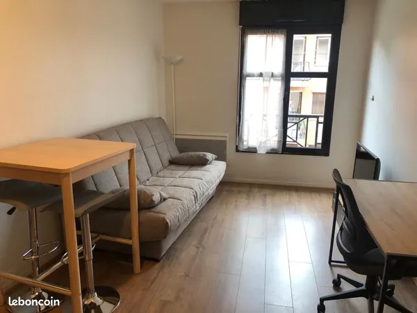 Studio rénové avec parking, St Michel/Busca
