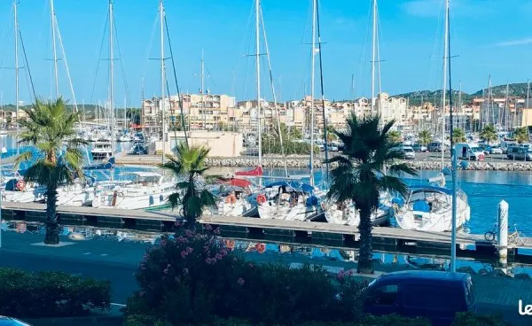Gruissan joli appart vue sur le port gruissan