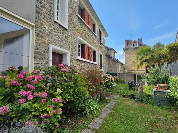 APPARTEMENT 3 PIÈCES 64 M² À ATHIS-MONS, DERNIER ÉTAGE AVEC JARDIN